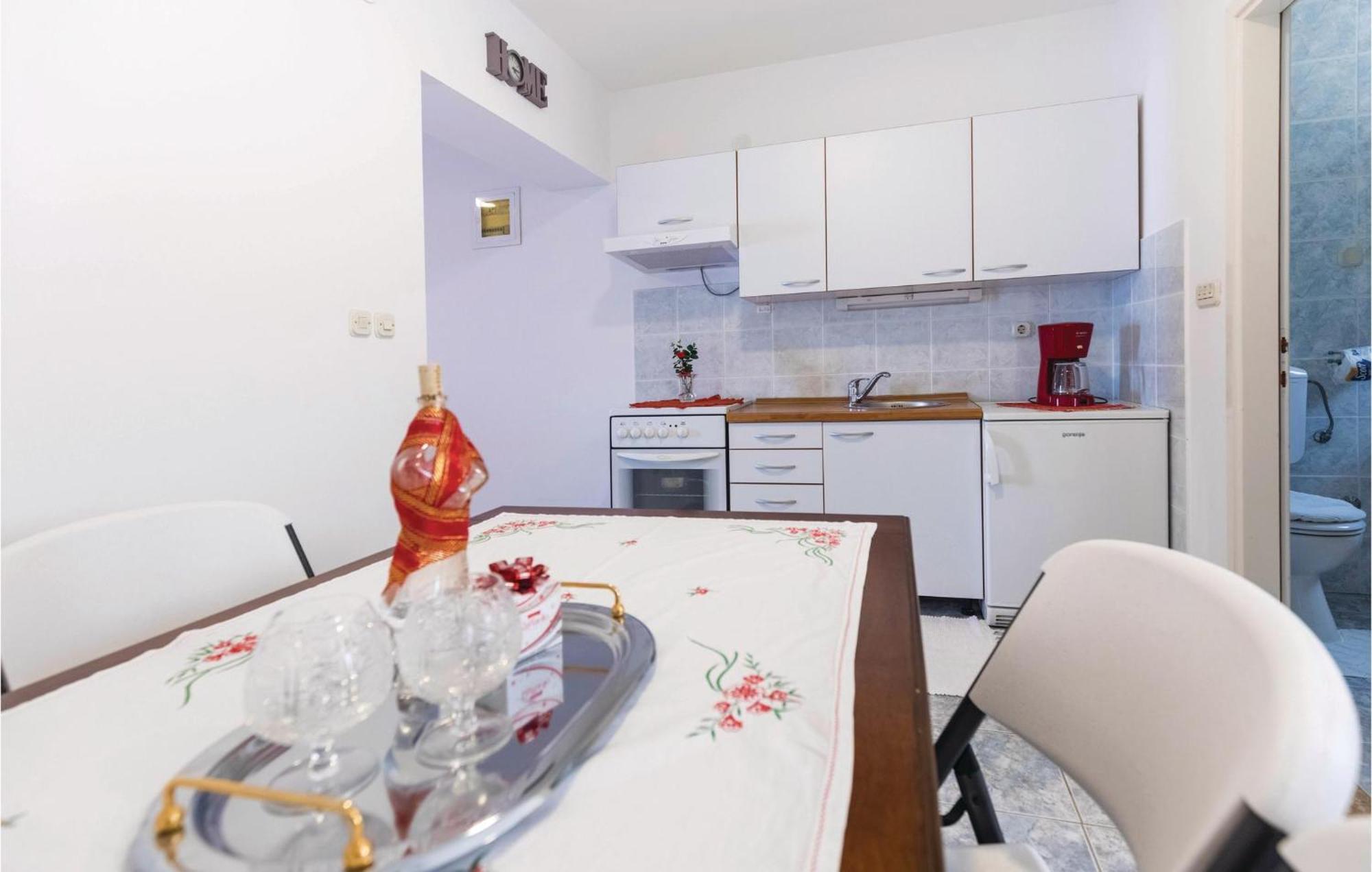 Awesome Apartment In Duba With Wifi Exteriér fotografie