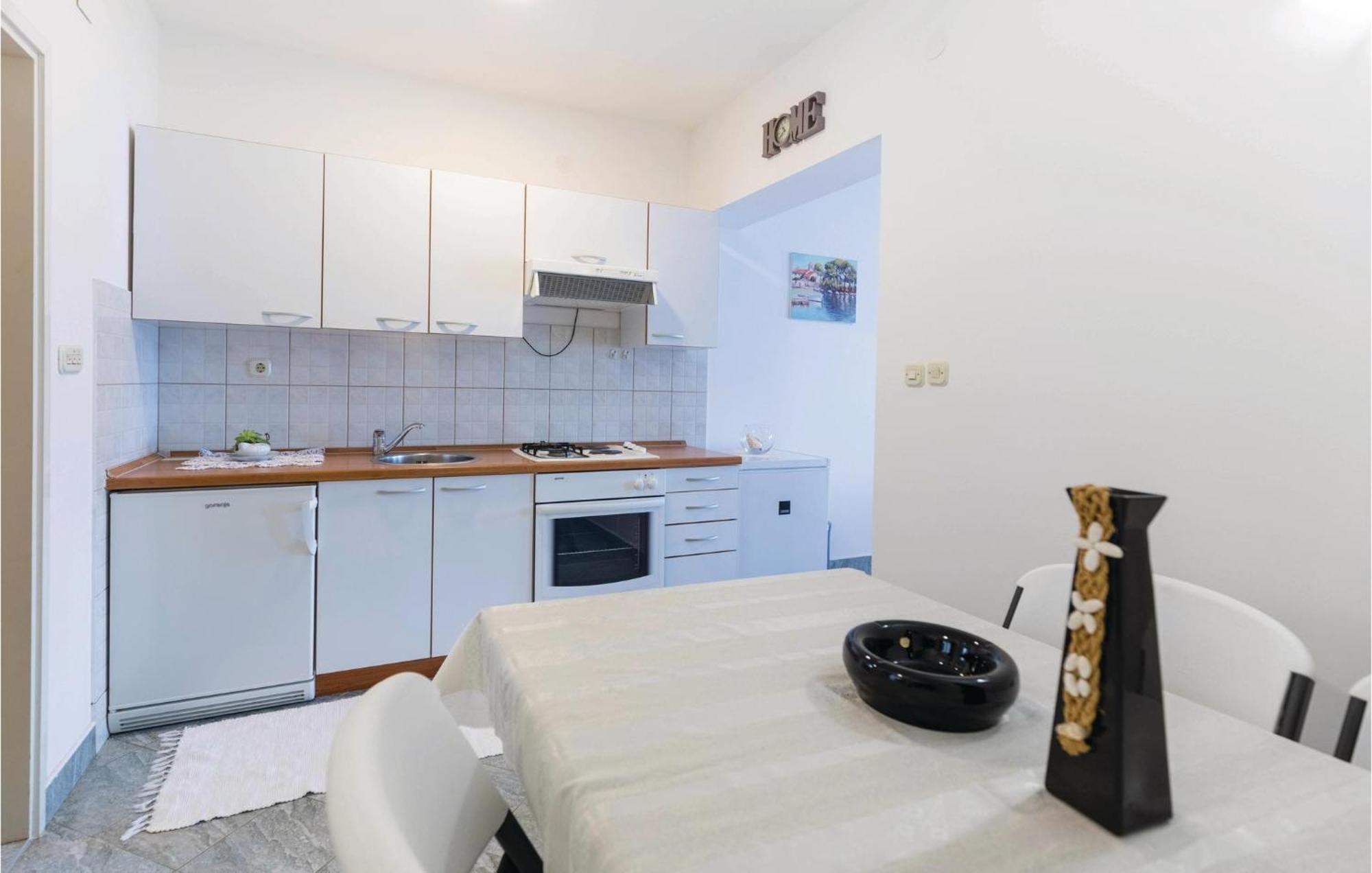 Awesome Apartment In Duba With Wifi Exteriér fotografie